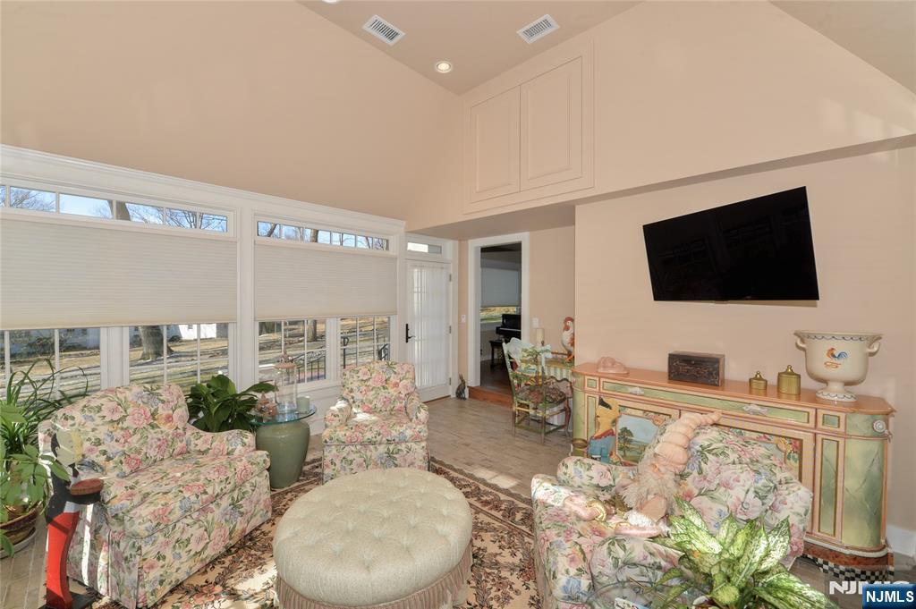 11 Chestnut Ridge Road