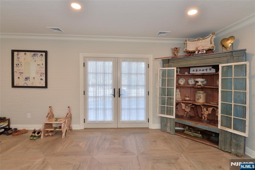 11 Chestnut Ridge Road