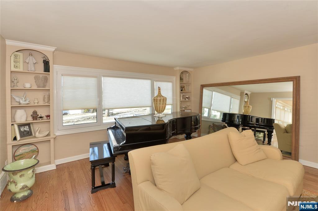 11 Chestnut Ridge Road