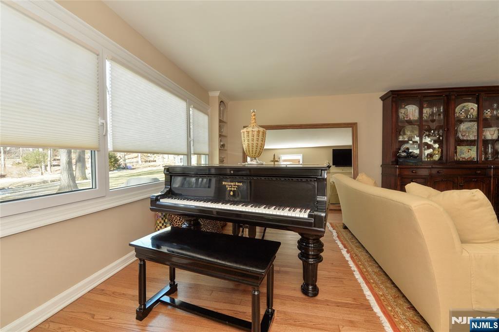 11 Chestnut Ridge Road