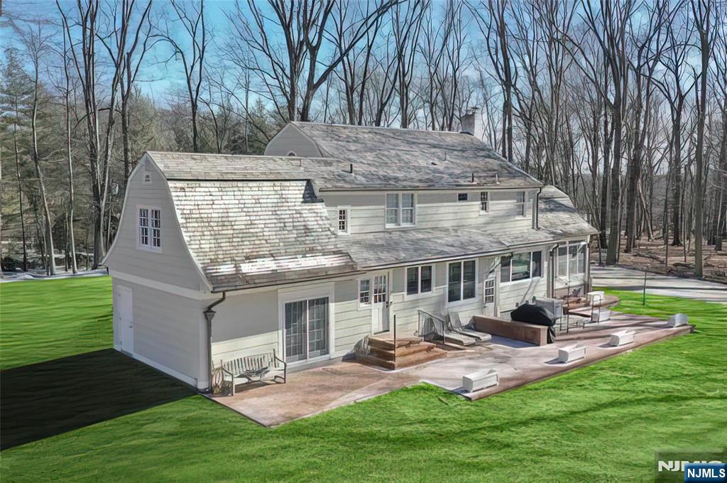 11 Chestnut Ridge Road