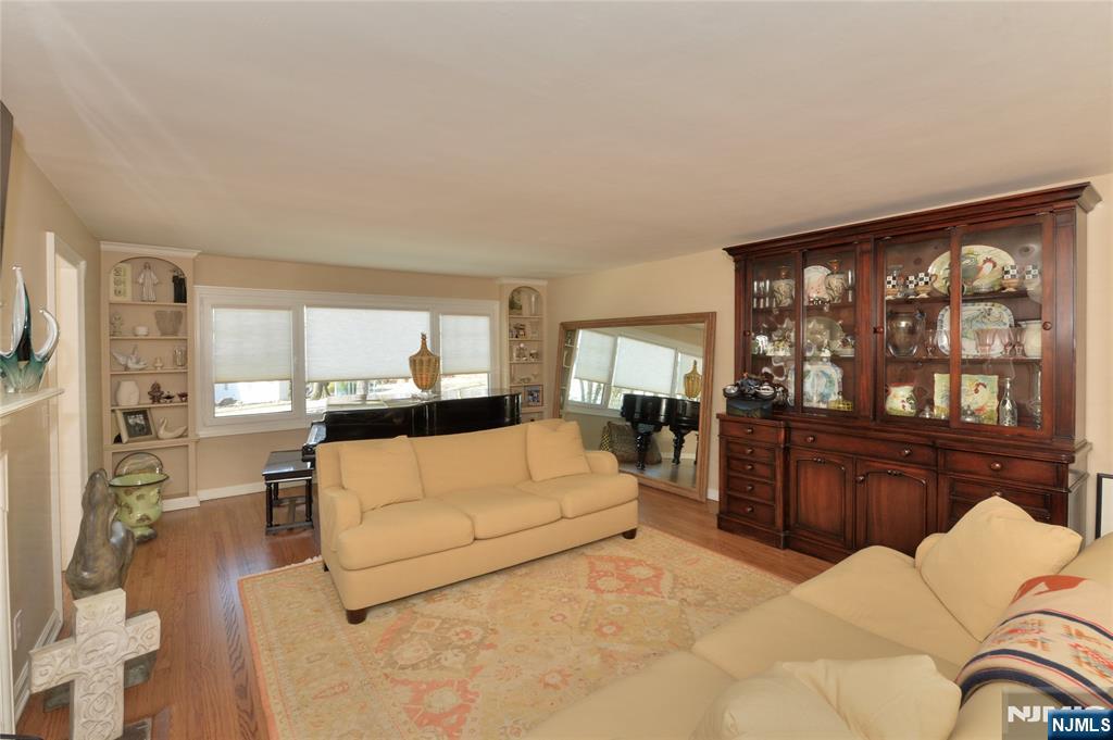 11 Chestnut Ridge Road