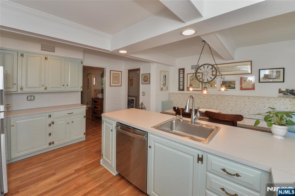 11 Chestnut Ridge Road
