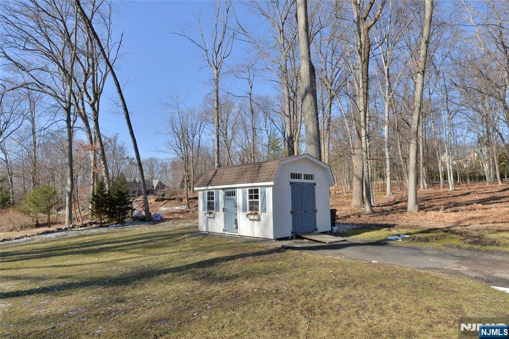 11 Chestnut Ridge Road