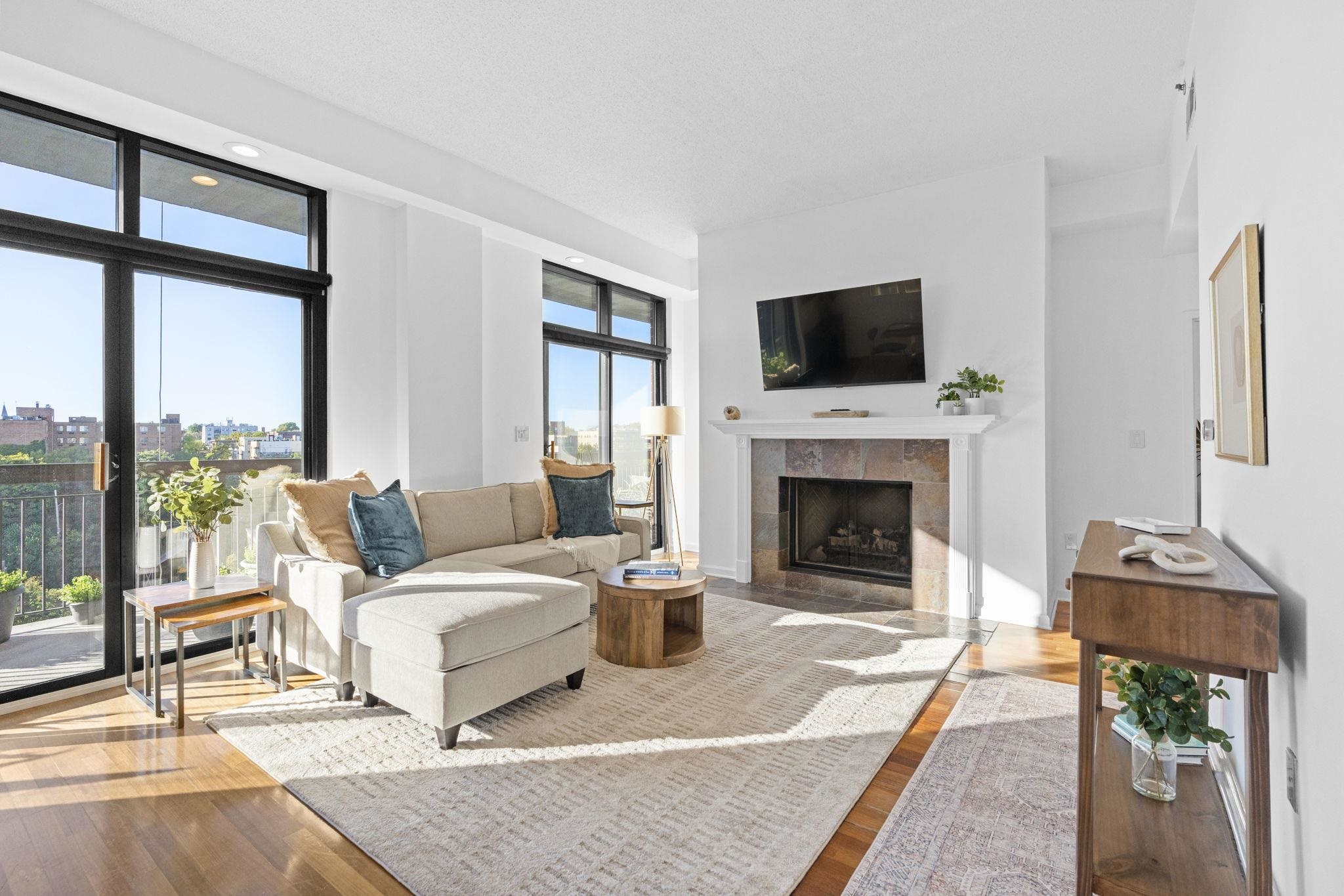 700 1ST ST Unit: 16PV