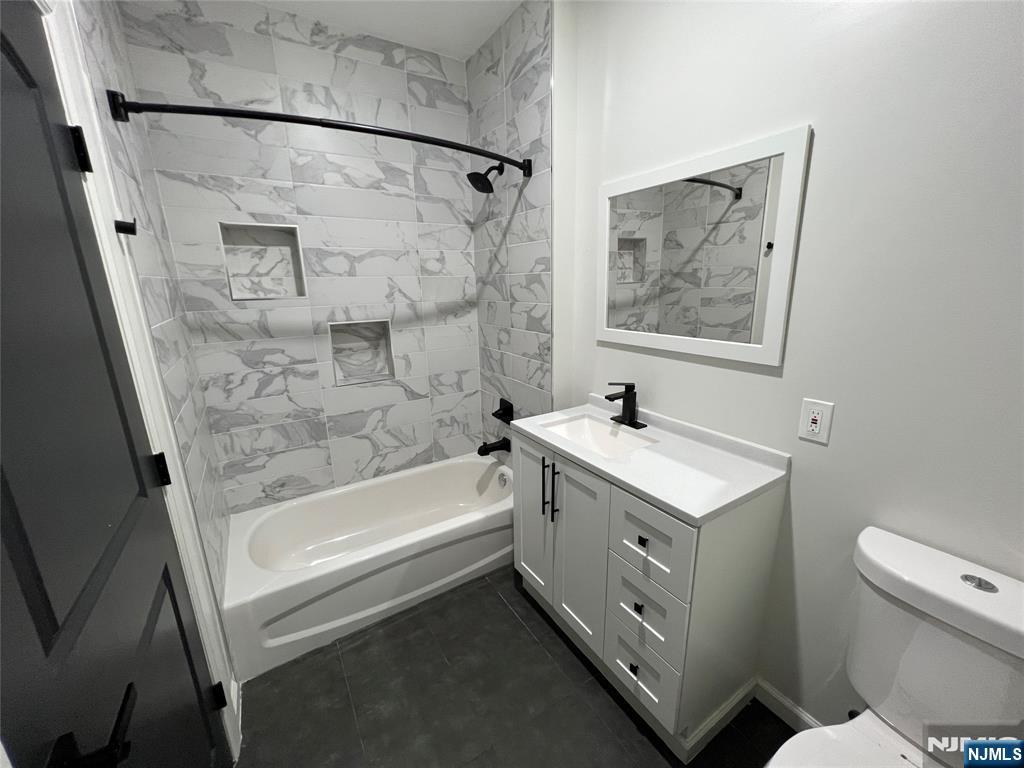 90-92-92 Coral Street 304