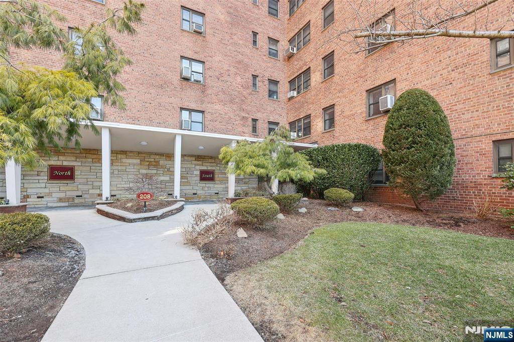 208 Anderson Street S2A