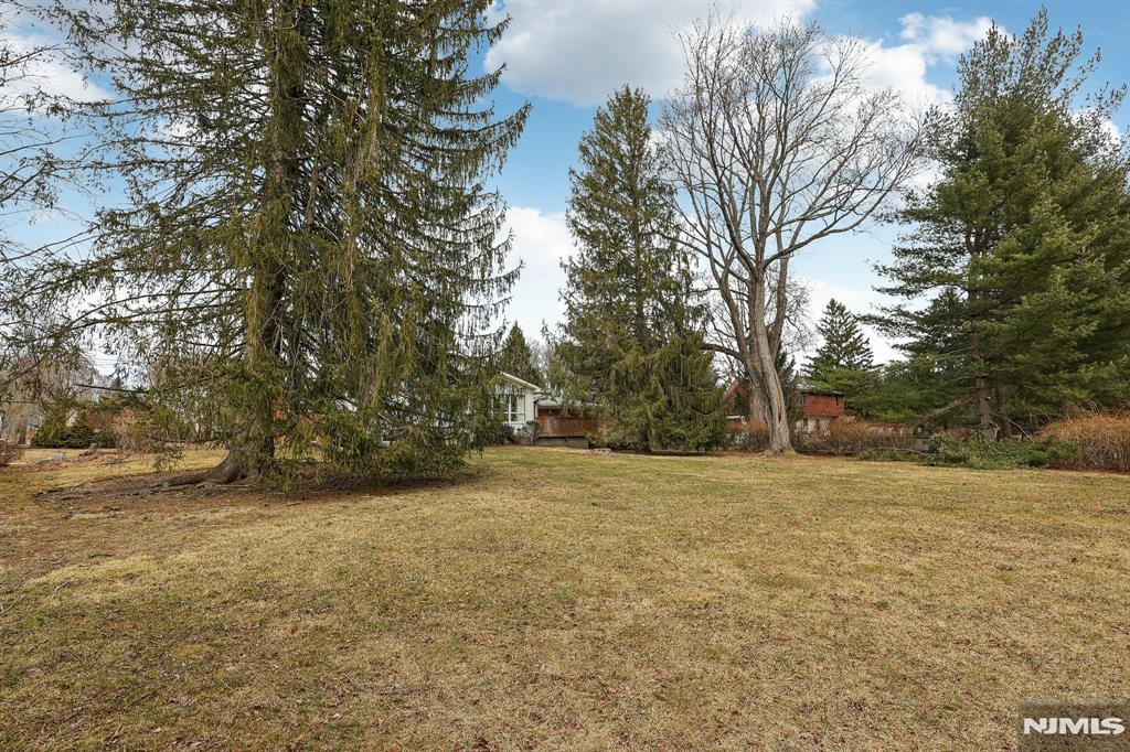 8 Sparrowbush Road