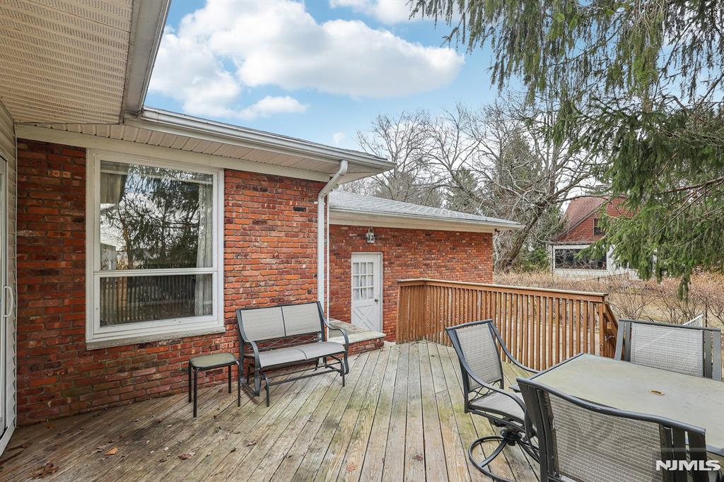 8 Sparrowbush Road