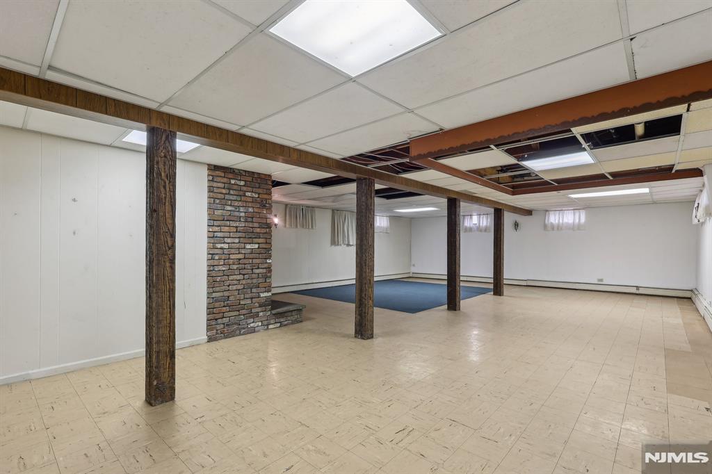 8 Sparrowbush Road