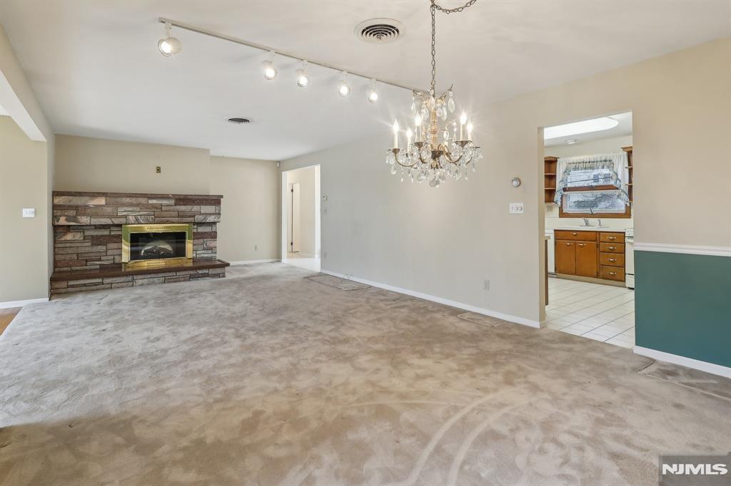 8 Sparrowbush Road
