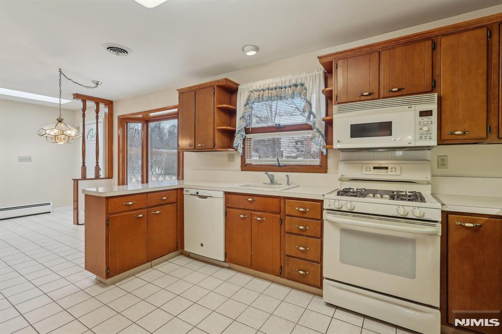 8 Sparrowbush Road