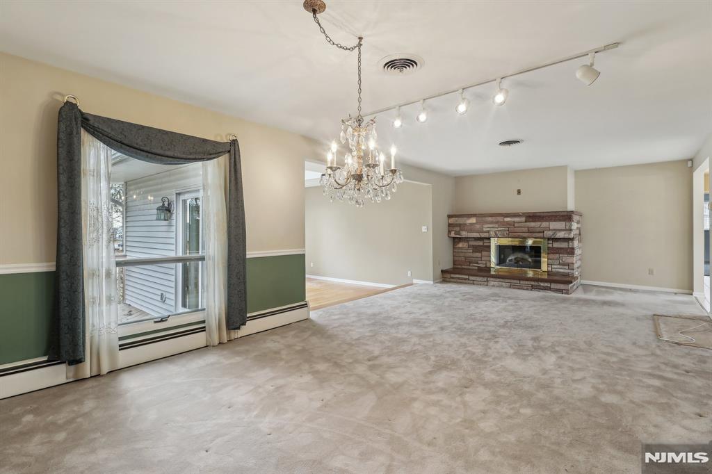 8 Sparrowbush Road