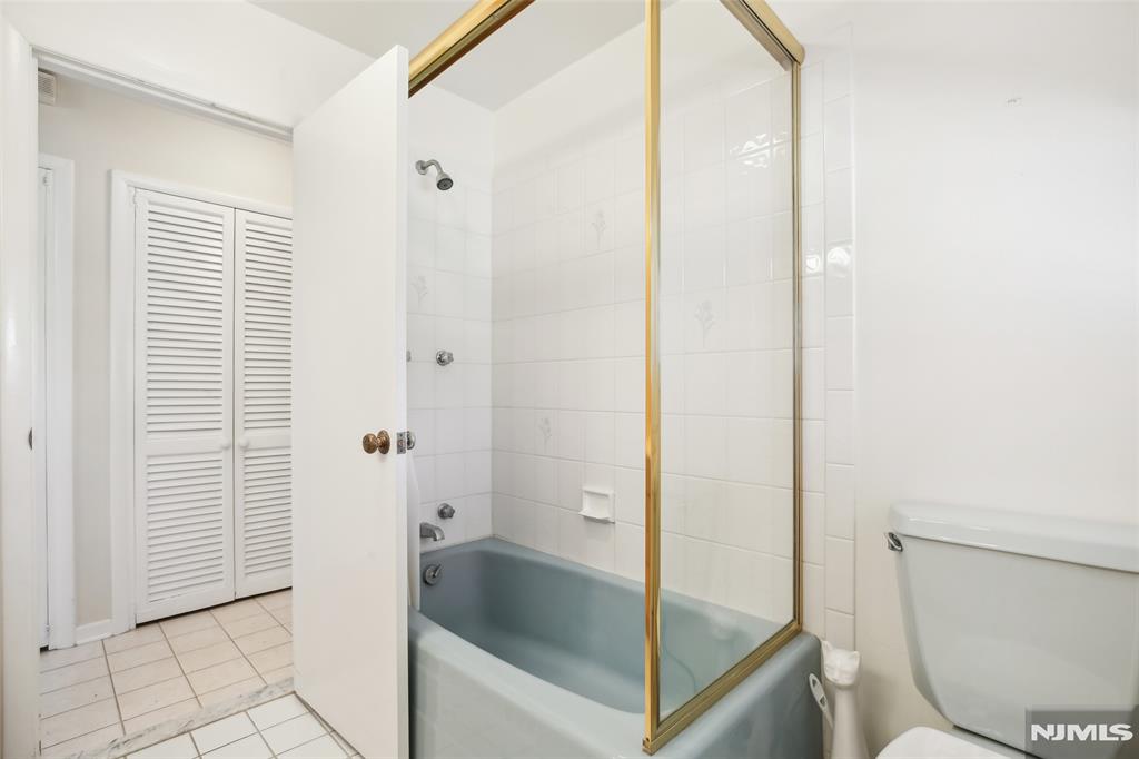8 Sparrowbush Road
