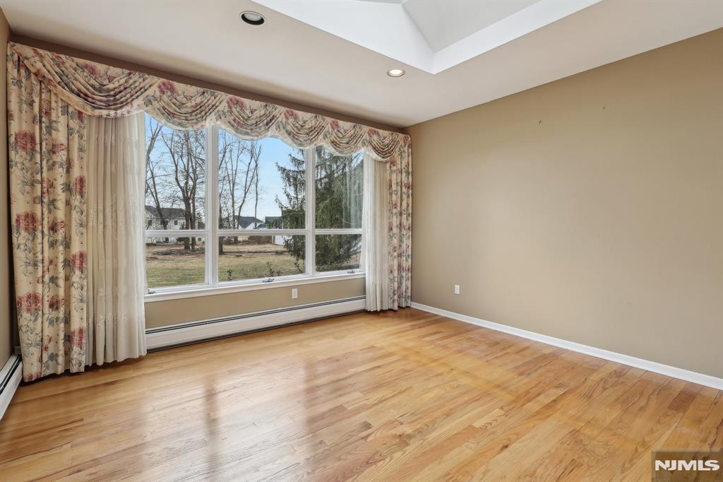 8 Sparrowbush Road
