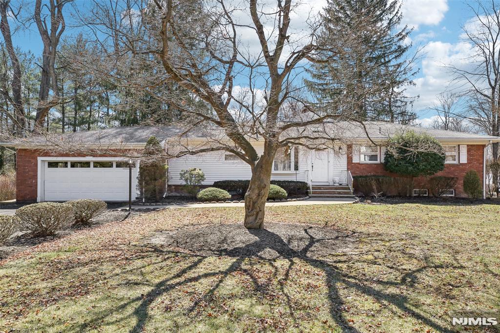 8 Sparrowbush Road