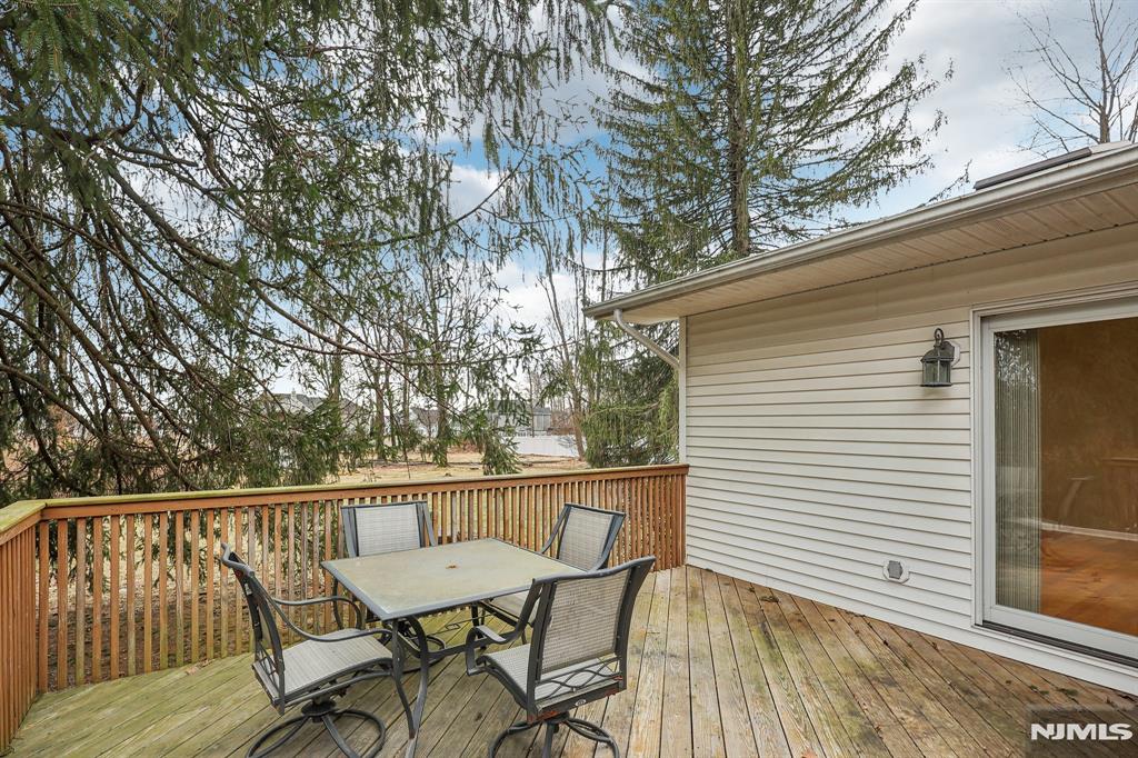 8 Sparrowbush Road