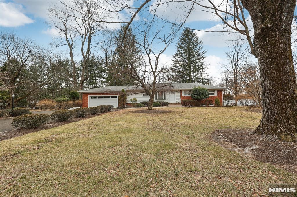 8 Sparrowbush Road