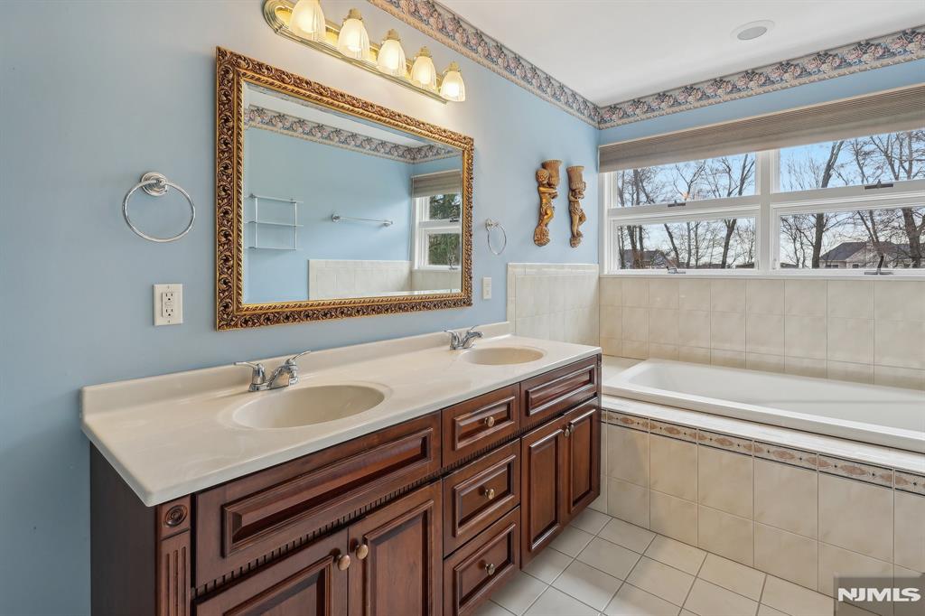 8 Sparrowbush Road