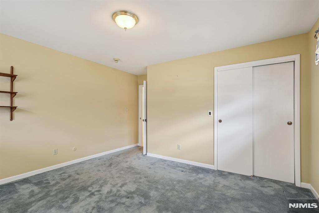 8 Sparrowbush Road