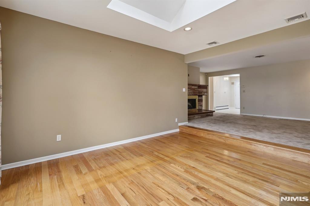 8 Sparrowbush Road