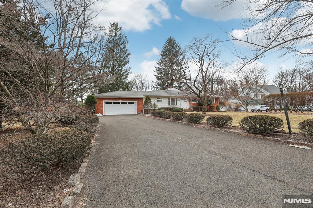 8 Sparrowbush Road