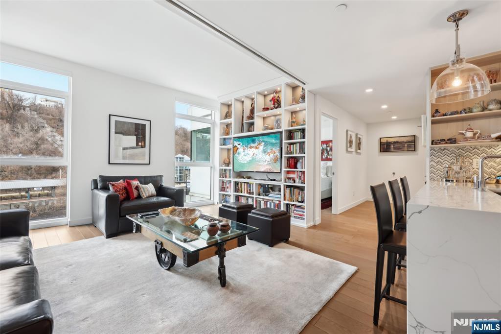800 Ave At Port Imperial 324