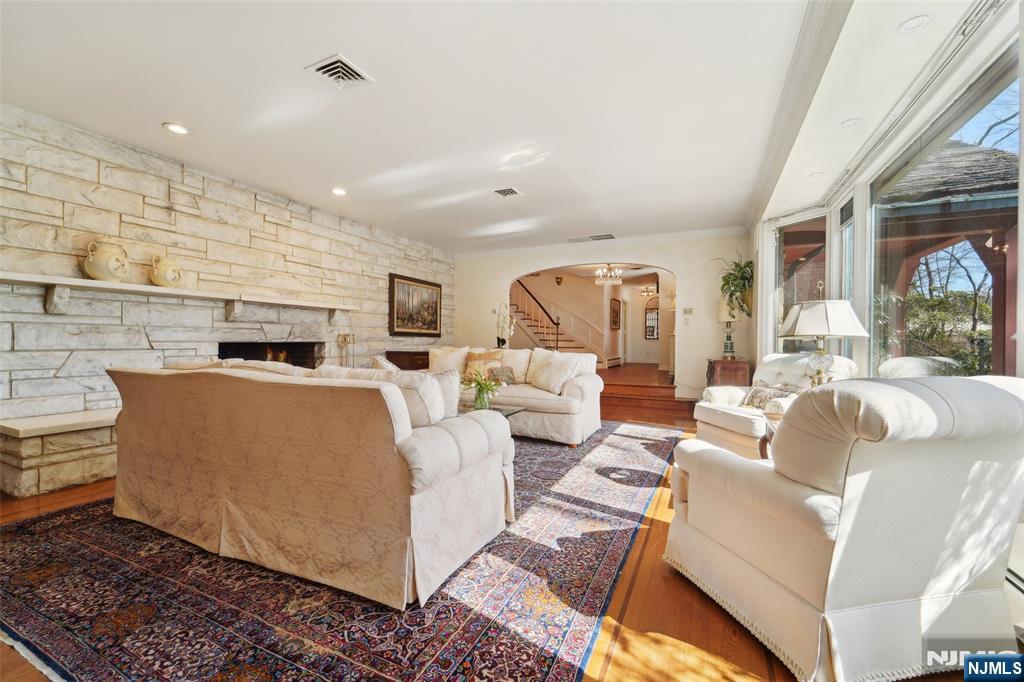 17 Deerhill Drive
