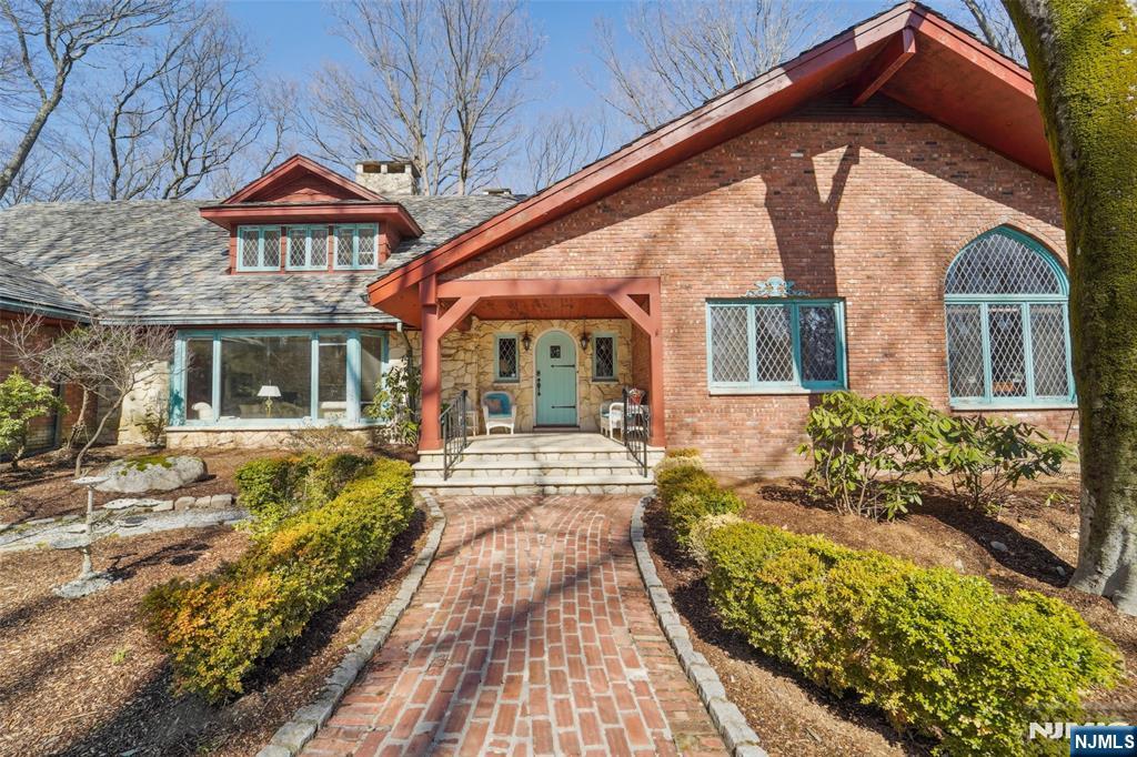 17 Deerhill Drive