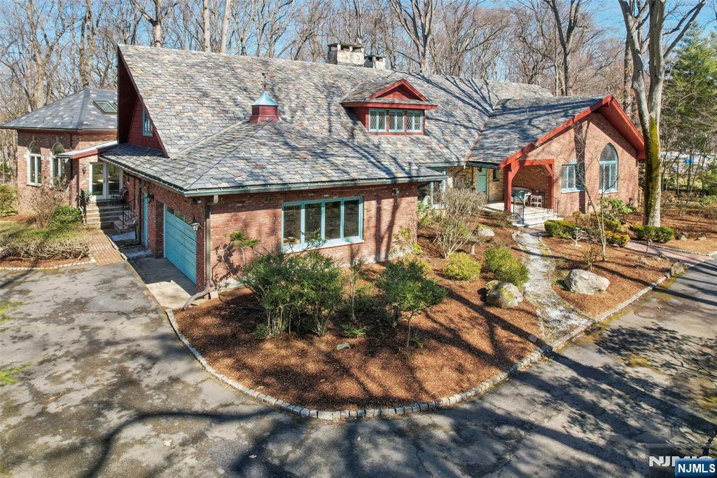 17 Deerhill Drive