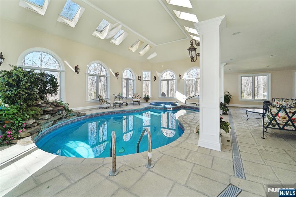17 Deerhill Drive