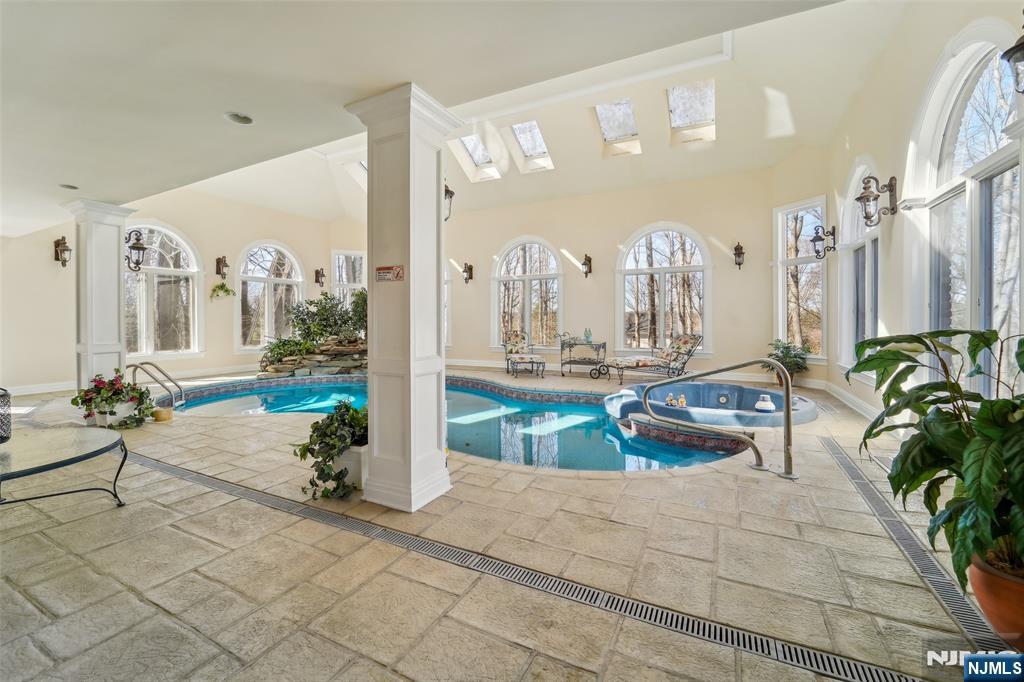 17 Deerhill Drive