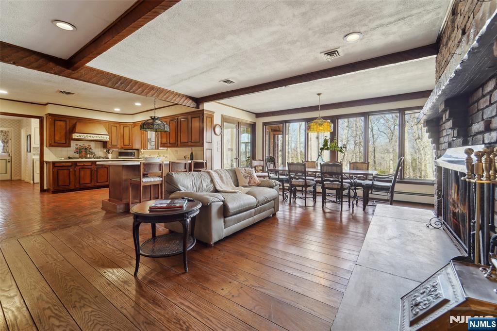 17 Deerhill Drive