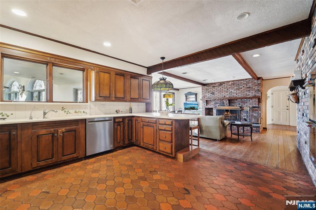 17 Deerhill Drive