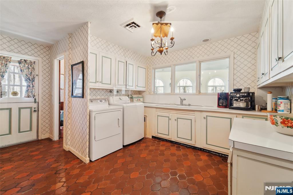 17 Deerhill Drive