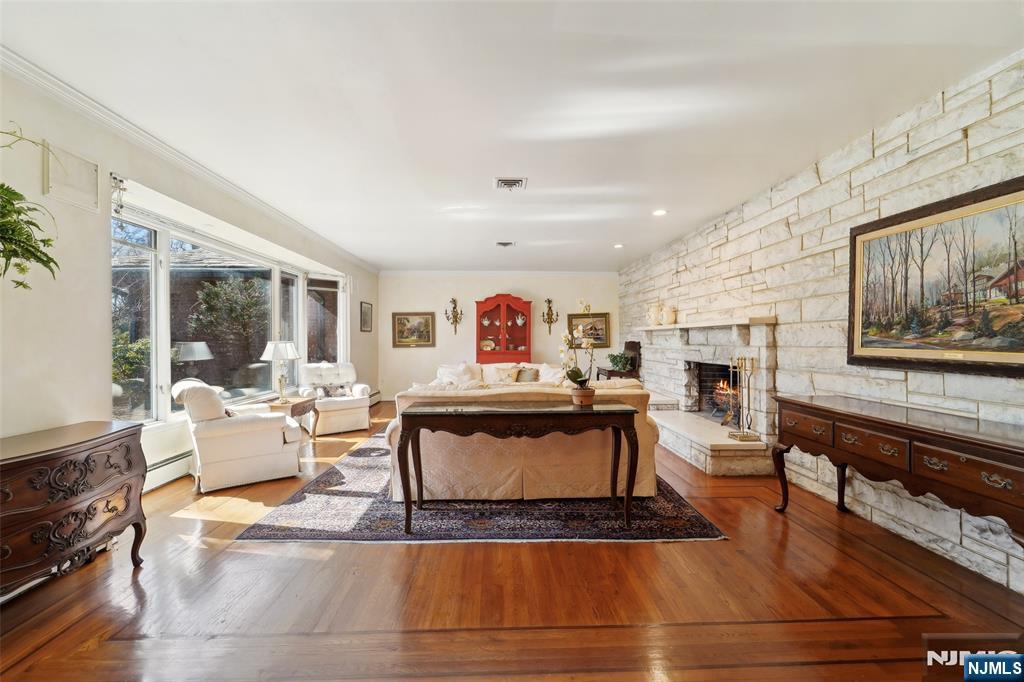 17 Deerhill Drive