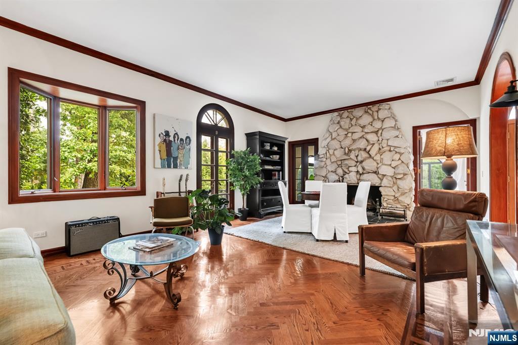 353 Highland Avenue