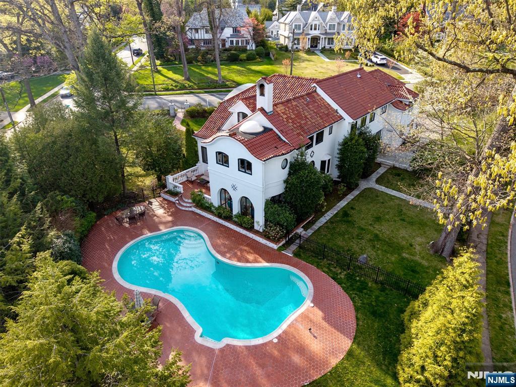 353 Highland Avenue