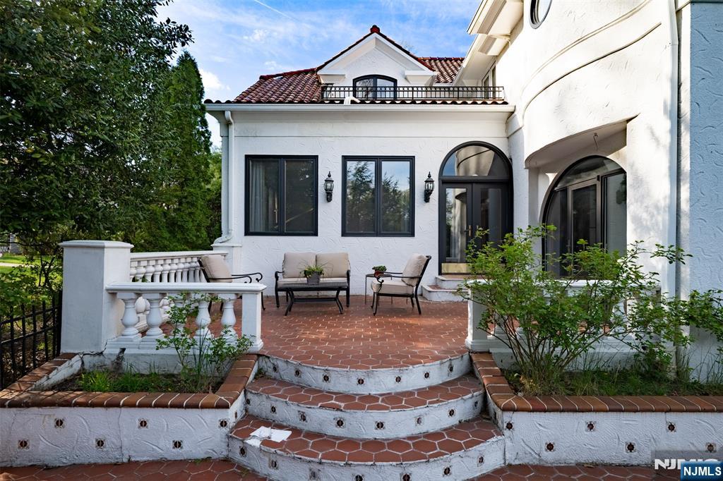 353 Highland Avenue