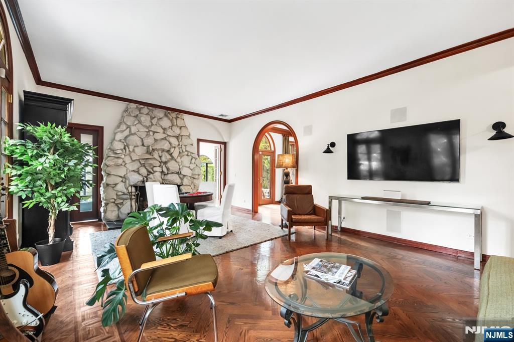 353 Highland Avenue