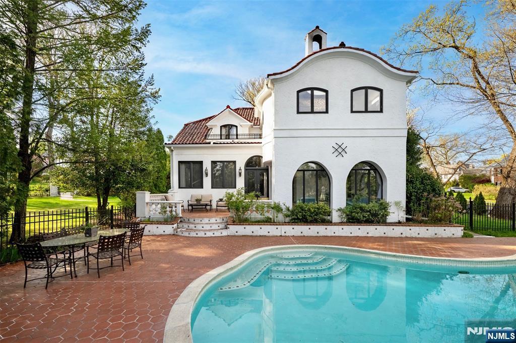 353 Highland Avenue
