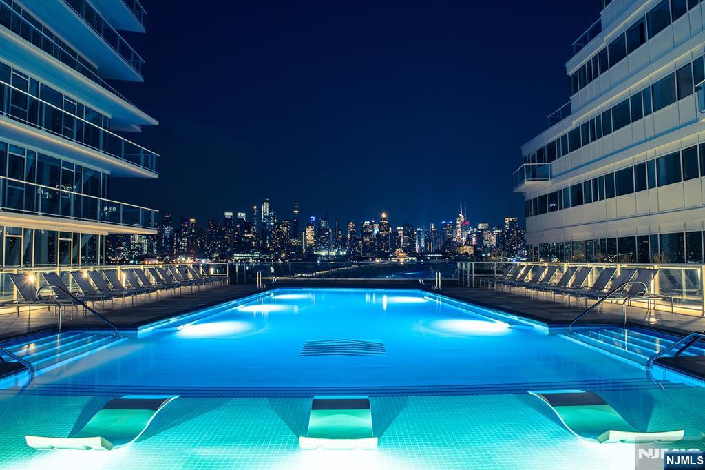 800 Ave At Port Imperial Boulevard 305