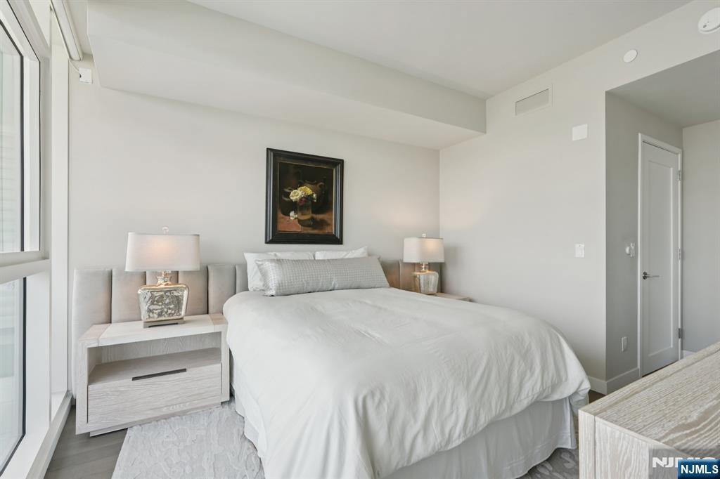 800 Ave At Port Imperial Boulevard 305
