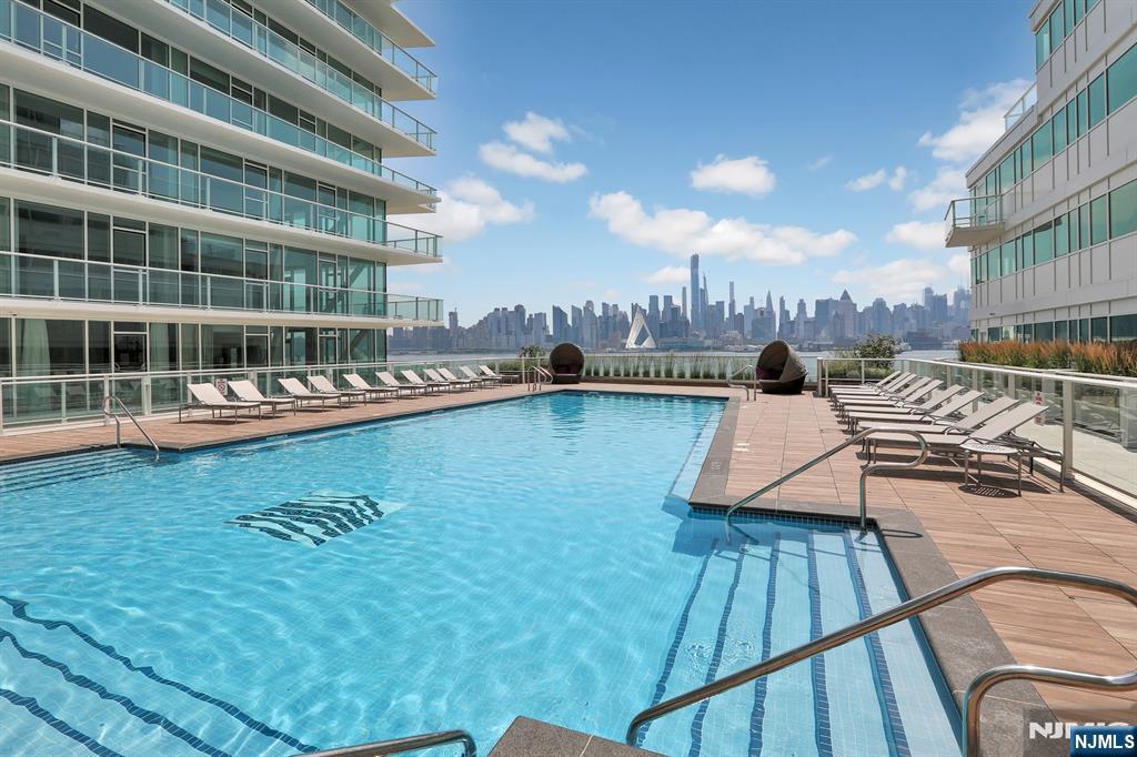 800 Ave At Port Imperial Boulevard 305