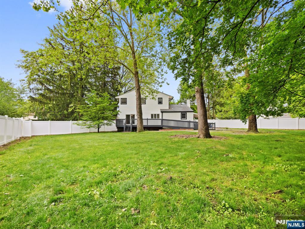 8 Surrey Lane