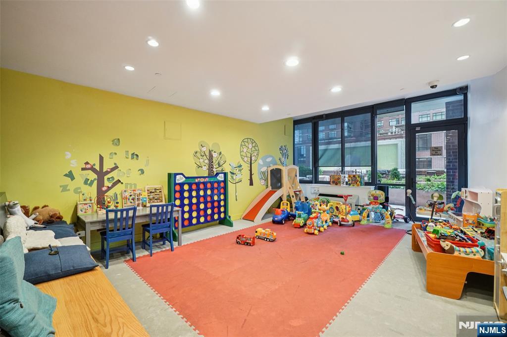 389 Washington Street 21A