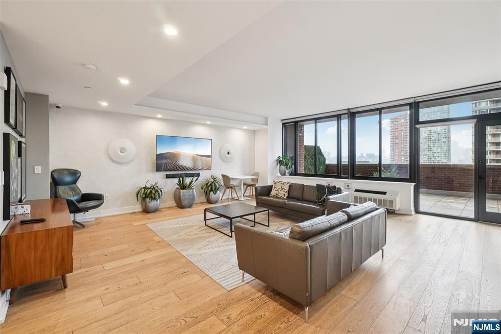 389 Washington Street 21A
