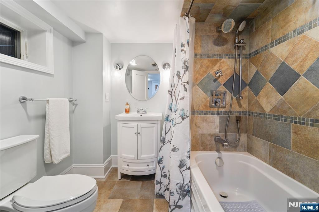 789 Woodland Avenue