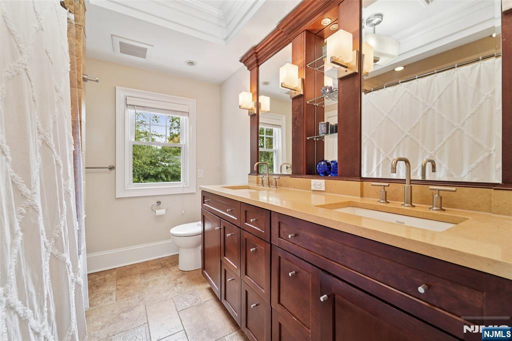 789 Woodland Avenue