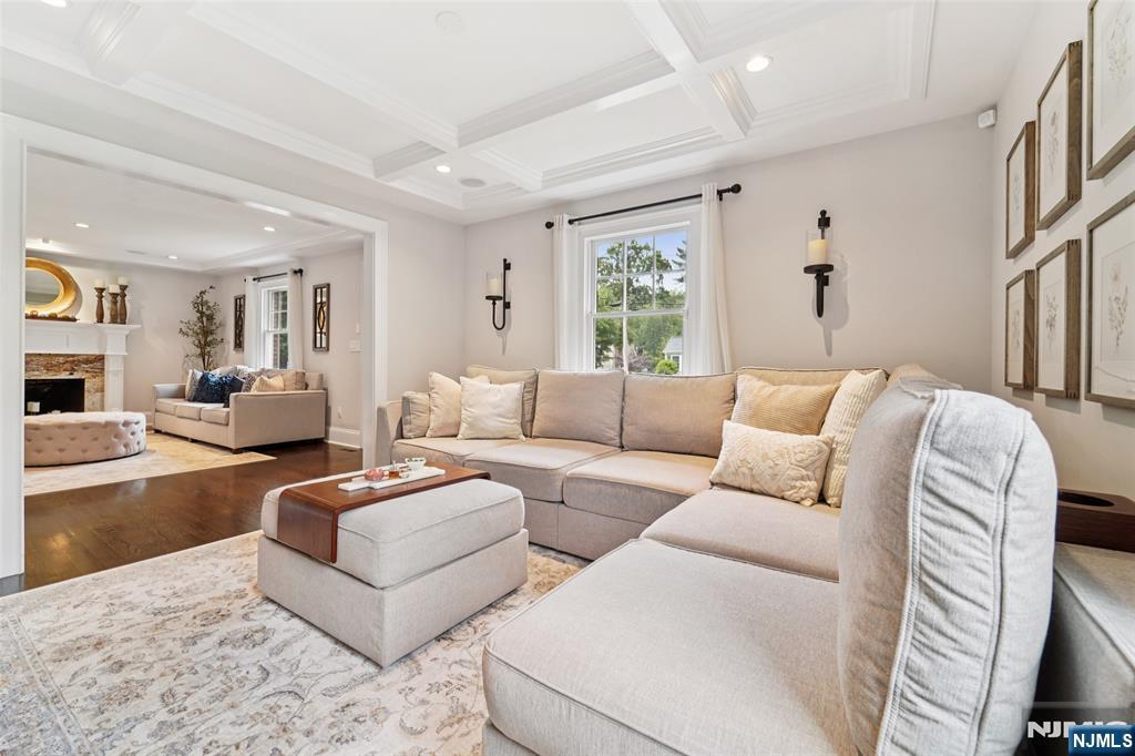 789 Woodland Avenue